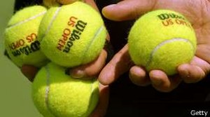 Porqué son amarillas las pelotas de tenis?